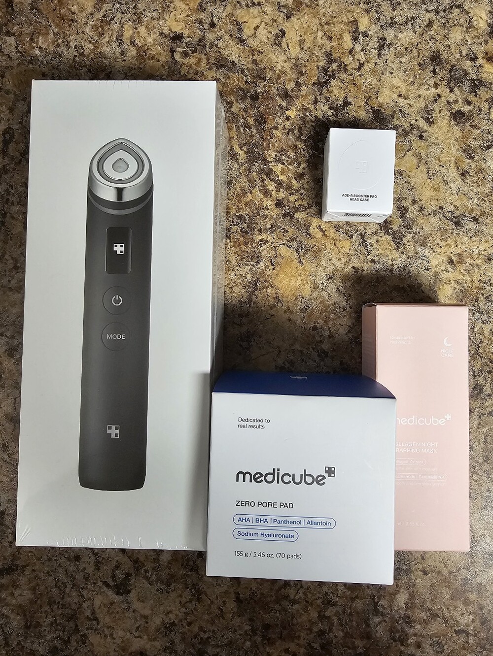 MEDICUBE Booster Pro Glow Set (Black)